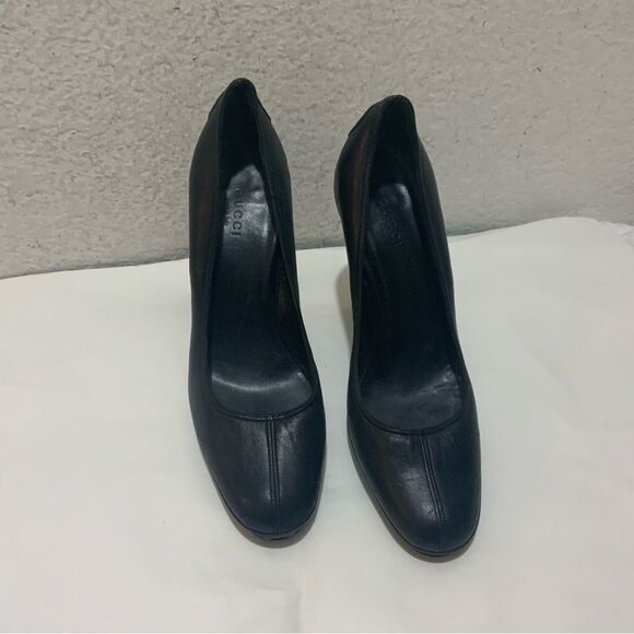 GUCCI Black Leather Studded Heels Pumps 7B needs repair right heel - Picture 1 of 14